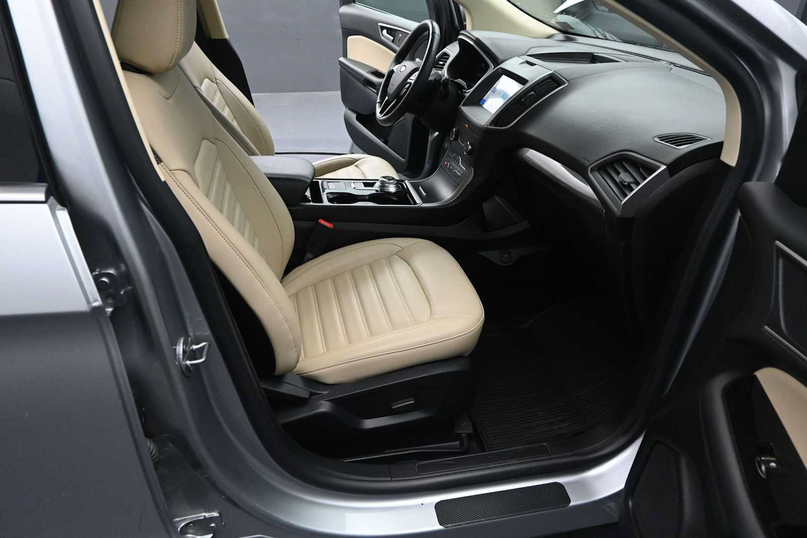 Used 2020 Ford Edge SEL w/ Convenience Package AWD/4WD image 16