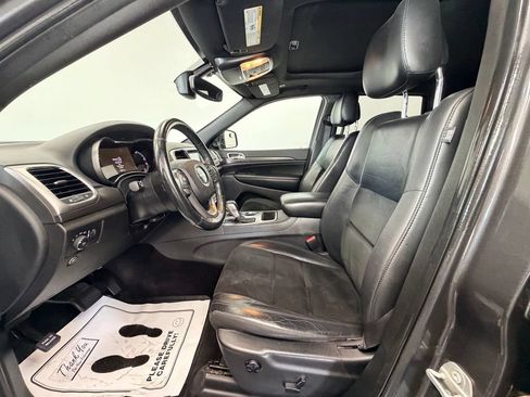 Used 2017 Jeep Grand Cherokee Altitude AWD/4WD image 3