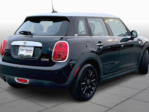 Used 2019 MINI Cooper 4-Door Hardtop w/ Premium Package image 12