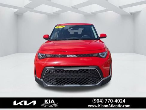 Used 2025 Kia Soul LX w/ LX Technology Package FWD image 8