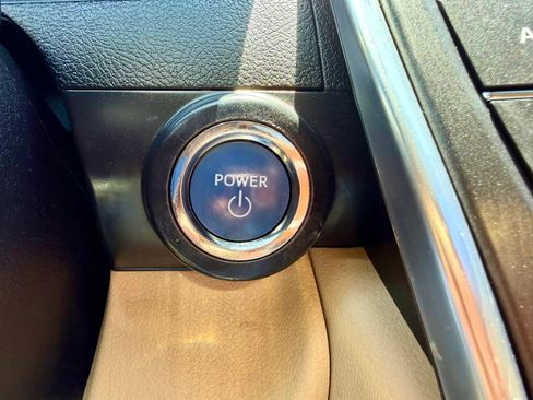 Used 2017 Toyota Camry XLE w/ Moonroof Package FWD image 19