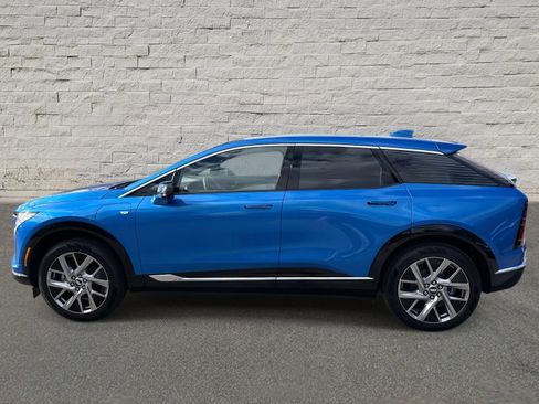 New 2026 Cadillac Optiq Luxury 1 image 8