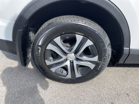 Used 2017 Toyota RAV4 LE AWD/4WD image 12