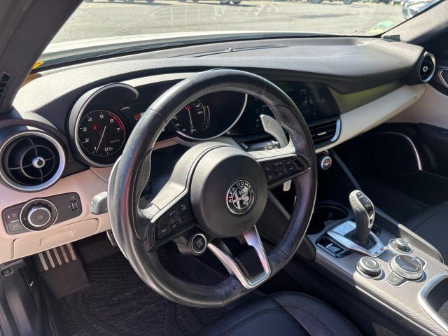 Used 2020 Alfa Romeo Giulia w/ Quick Order Package 22K Sport RWD image 10