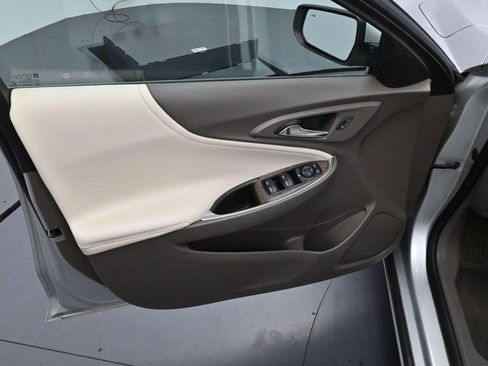Used 2020 Chevrolet Malibu LT w/ Leather Package FWD image 9
