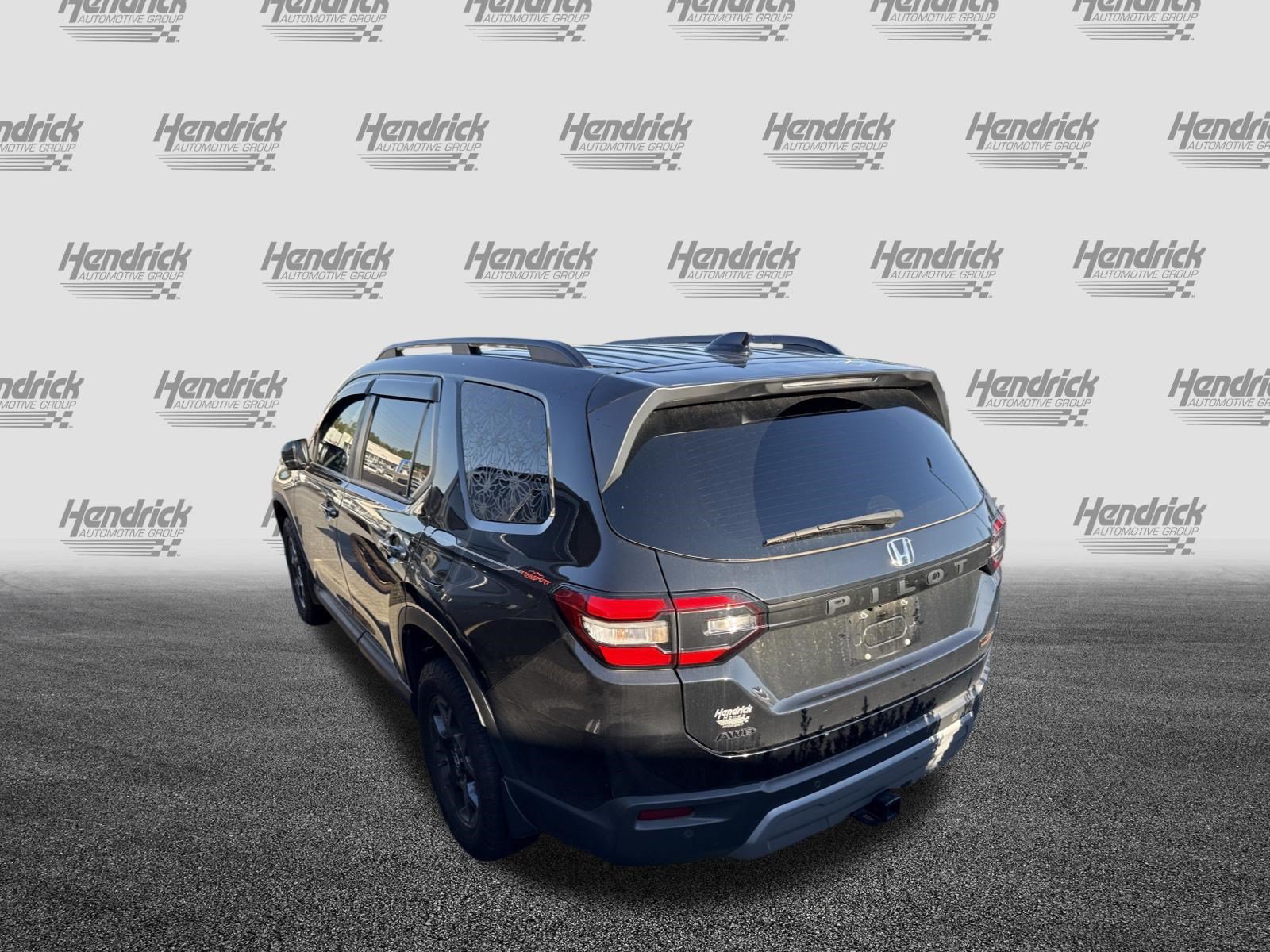 Used 2025 Honda Pilot TrailSport image 7