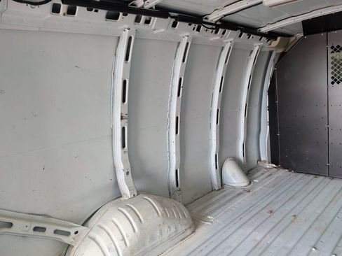 Used 2007 Chevrolet Express 1500 RWD image 22