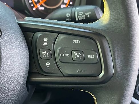 Used 2024 Jeep Gladiator Sport AWD/4WD image 16