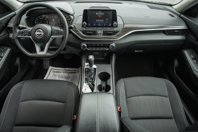 Used 2025 Nissan Altima 2.5 SV FWD image 22