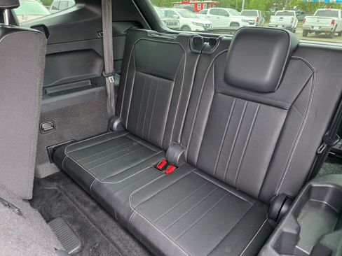 Used 2024 Volkswagen Tiguan SE R-Line FWD image 12