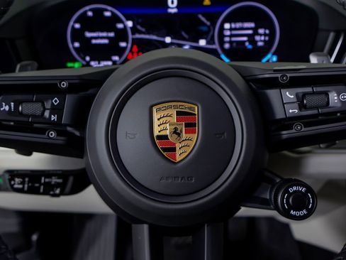 Certified 2025 Porsche Cayenne E-Hybrid Coupe AWD/4WD image 19