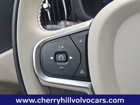 Certified 2022 Volvo XC60 B5 Momentum w/ Advanced Package image 25