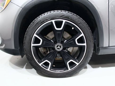 Certified 2018 Mercedes-Benz GLA 250 4MATIC image 15