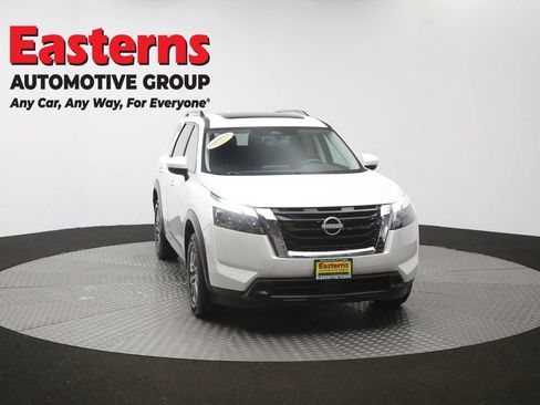 Used 2023 Nissan Pathfinder SV w/ SV Premium Package AWD/4WD image 54