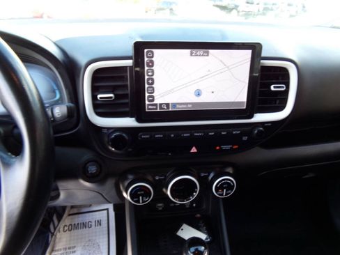Used 2023 Hyundai Venue Limited FWD image 27