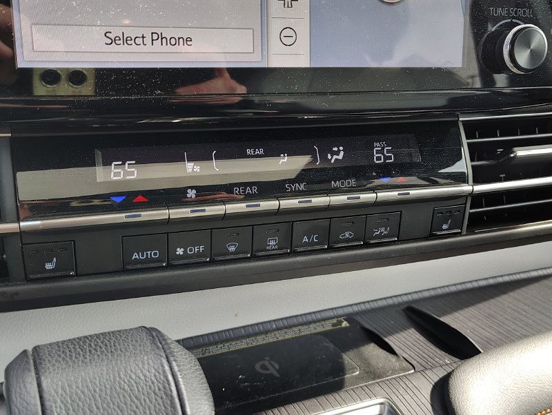 Used 2022 Toyota Sienna XSE w/ XSE Plus Package AWD/4WD image 19