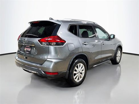 Used 2017 Nissan Rogue SV image 5