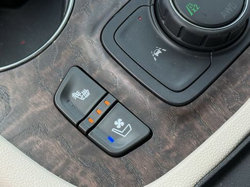 Used 2023 GMC Acadia Denali AWD/4WD image 35