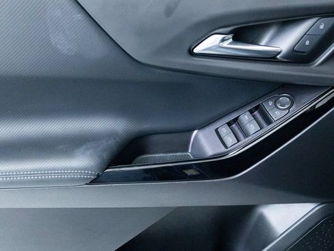 Used 2025 Chevrolet Equinox LT w/ Safety and Technology Package FWD image 24