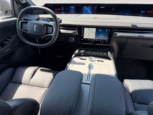 New 2026 Lincoln Navigator Reserve w/ Jet Appearance Package AWD/4WD image 10