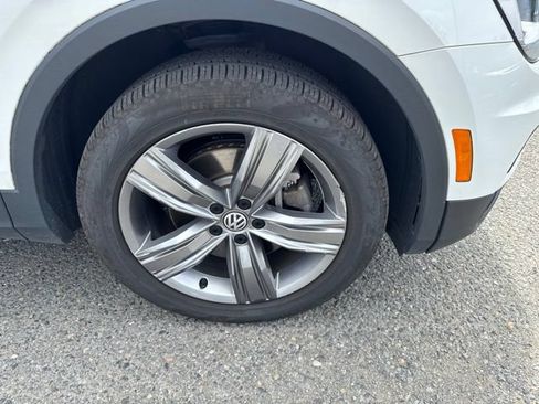 Used 2021 Volkswagen Tiguan SEL AWD/4WD image 39