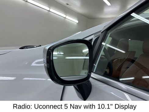 Used 2026 Chrysler Pacifica Pinnacle image 16