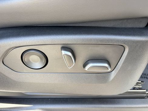 Certified 2022 Cadillac Escalade ESV Premium Luxury AWD/4WD image 12