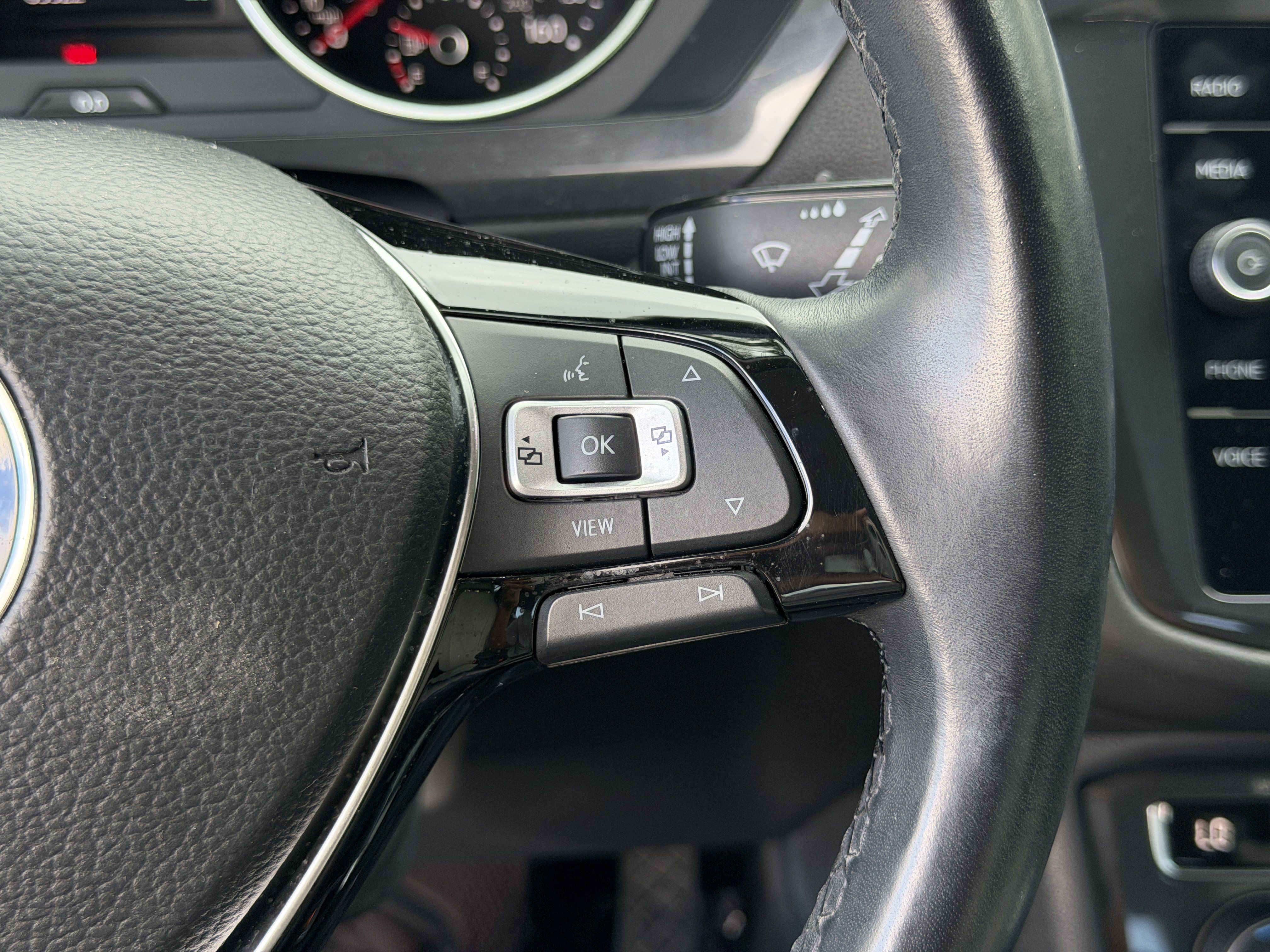Used 2019 Volkswagen Tiguan SE w/ Panoramic Sunroof Package FWD image 30