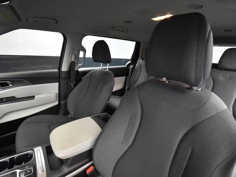 Certified 2024 Kia Carnival LX image 14