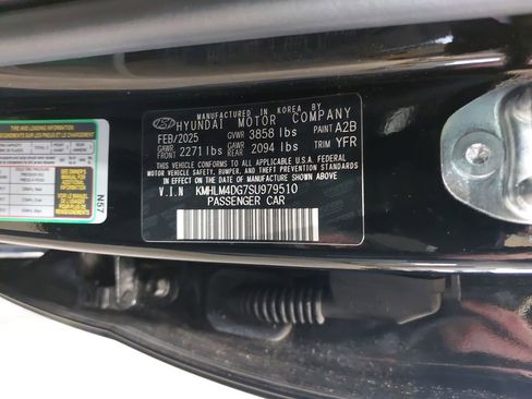 Used 2025 Hyundai Elantra Sport FWD image 35