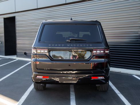Used 2024 Jeep Grand Wagoneer L Series II w/ Quick Order Packagew 28T AWD/4WD image 6