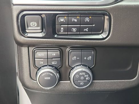 Used 2025 GMC Yukon Denali AWD/4WD image 20
