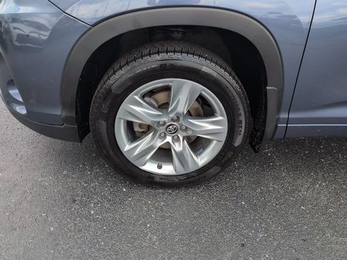 Used 2017 Toyota Highlander Limited AWD/4WD image 27
