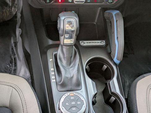 Used 2023 Ford Bronco Wildtrak image 24