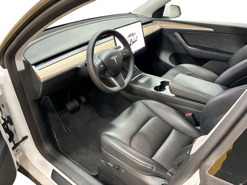 Certified 2023 Tesla Model Y Long Range AWD/4WD image 9