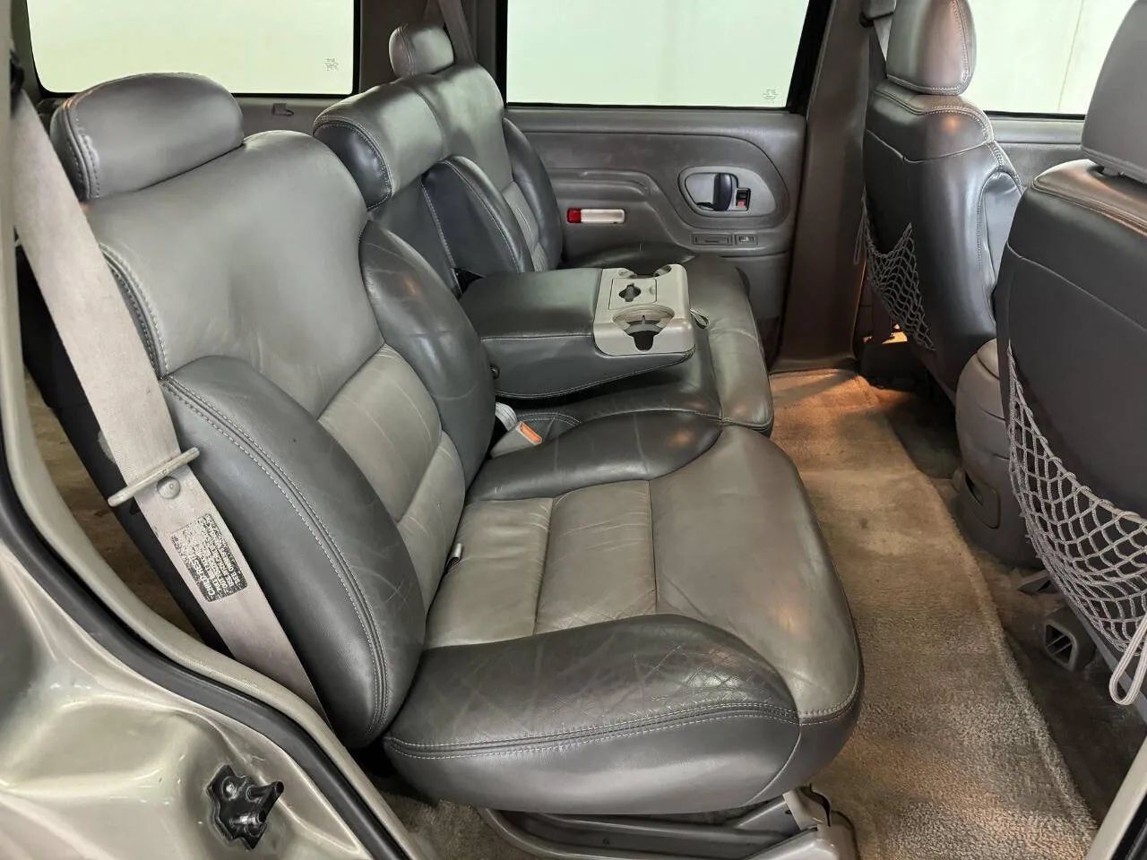 Used 2000 Chevrolet Tahoe Z71 w/ Comfort & Security Pkg AWD/4WD image 47