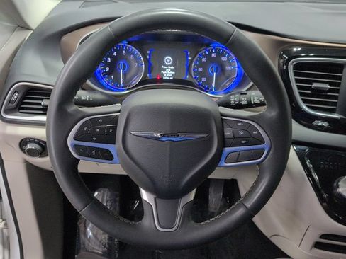 Used 2023 Chrysler Voyager LX FWD image 9