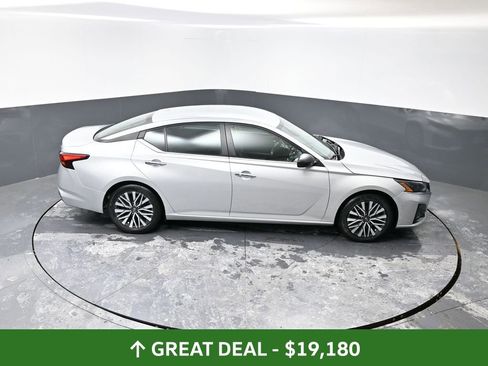 Used 2024 Nissan Altima 2.5 SV image 43
