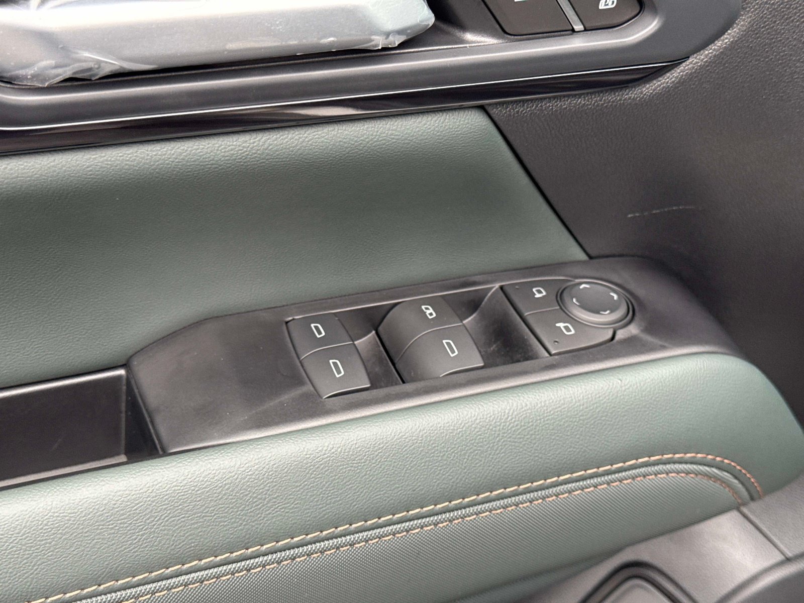 New 2027 GMC Terrain AT4 w/ Convenience Package III AWD/4WD image 18