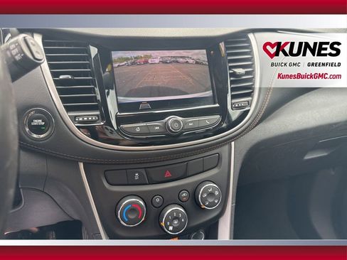 Used 2020 Chevrolet Trax LT w/ LT Convenience Package FWD image 26