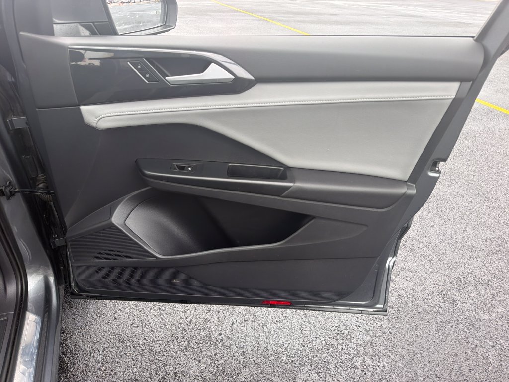 Certified 2022 Volkswagen Taos SEL AWD/4WD image 26