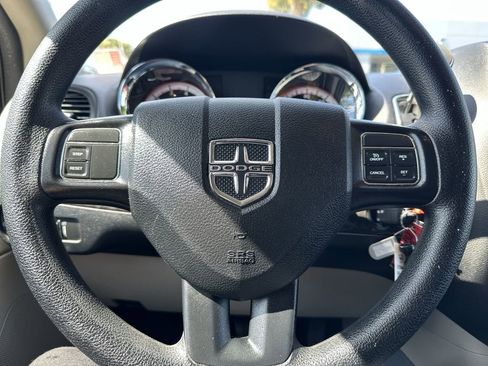 Used 2019 Dodge Grand Caravan SE image 22