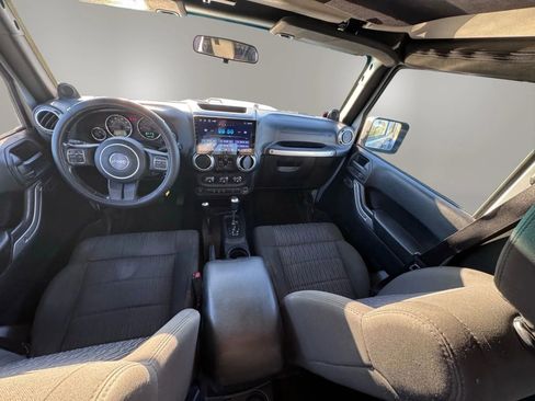 Used 2012 Jeep Wrangler Unlimited Sahara w/ Dual Top Group AWD/4WD image 8