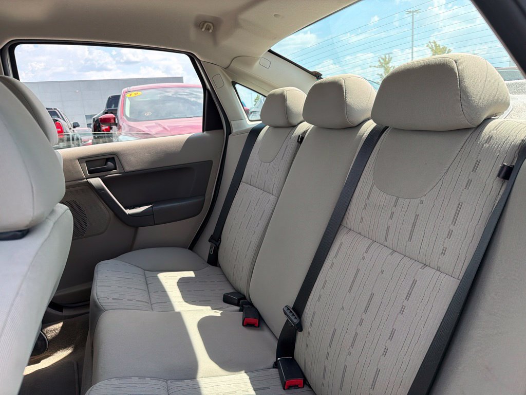 Used 2009 Ford Focus SE FWD image 12