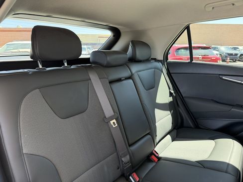 Used 2025 Kia Niro EX FWD image 37