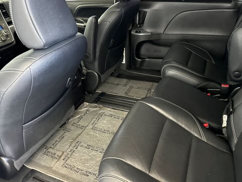 Used 2019 Toyota Sienna SE FWD image 26