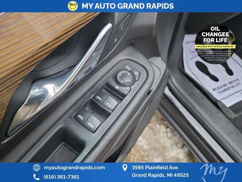 Used 2021 GMC Terrain SLE w/ Driver Convenience Package image 11