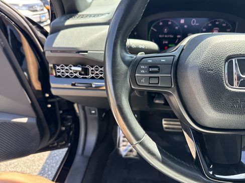 Used 2025 Honda Accord Sport image 19