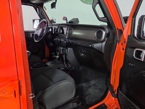 Used 2018 Jeep Wrangler Unlimited Sport S image 35