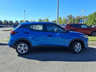 New 2025 Nissan Kicks Play S video 2